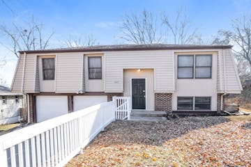 6469 NW 49th St Kansas City, MO 64151